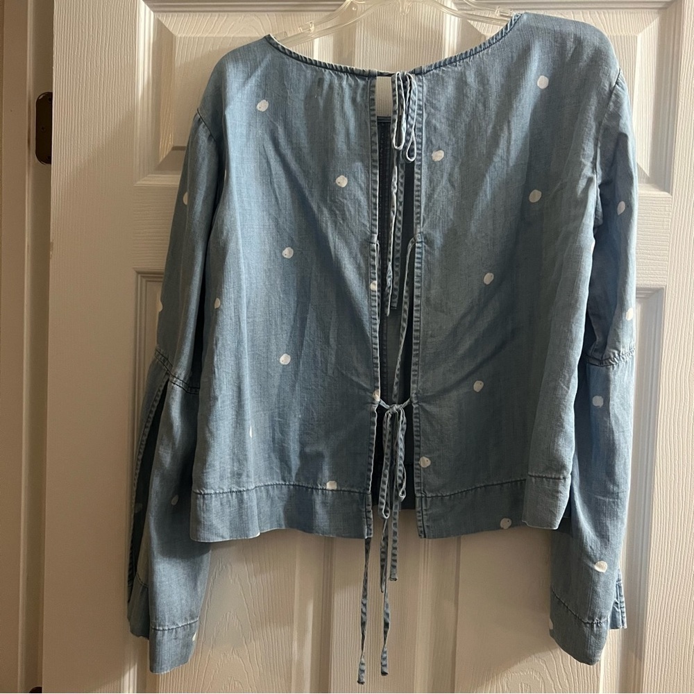 Chambray polka dot shirt with flair sleeves and ties in back - Picture 3 of 4